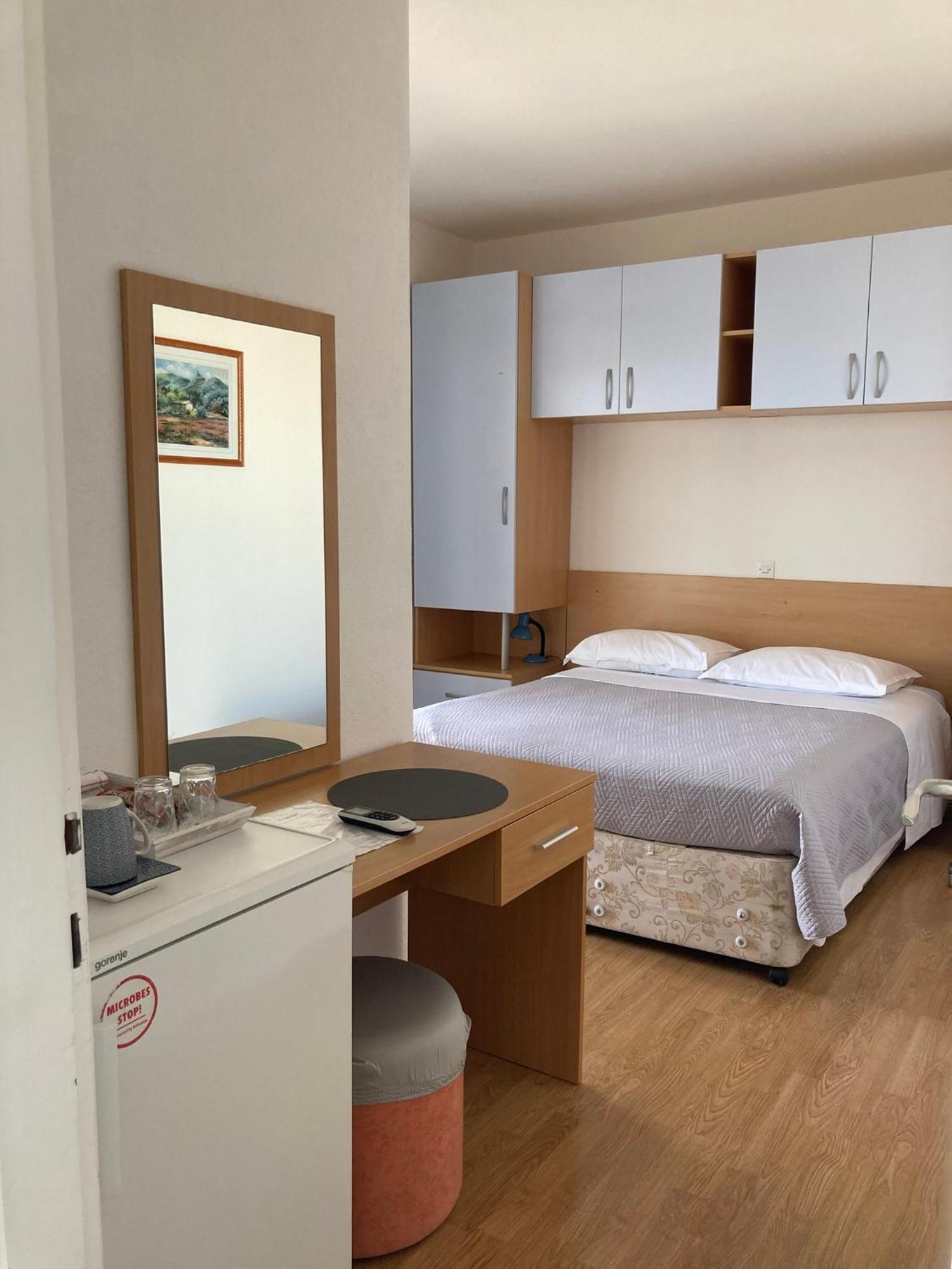 Apartments Slijepcevic ฮวาร์ ภายนอก รูปภาพ